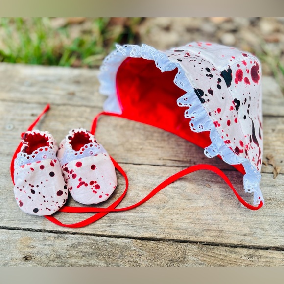 Bloody Cute Blood Splatter Baby Bonnet & Booties Set - Picture 4 of 6